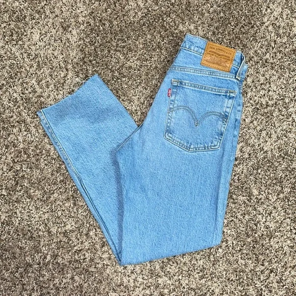 Levi’s Premium Wedgie Straight - Picture 2 of 8